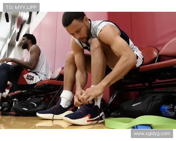 张佳玮解析库里魔球魅力科尔战术智慧超越米奇对文班的运用